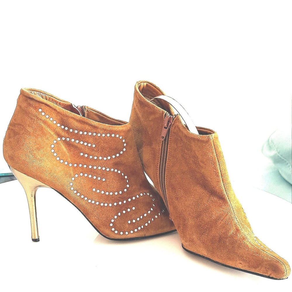 Vintage Bebe Caramel Suede Stiletto Booties Gold Studded Size 7.5 Archival